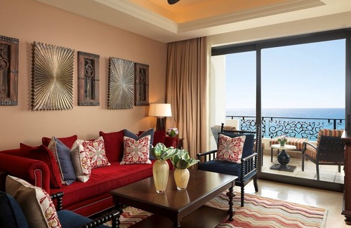 Los Cabos Resort | Gorgeous resort on the tip of Cabo San Lucas. Elegant and fun with all the amenities you could need.