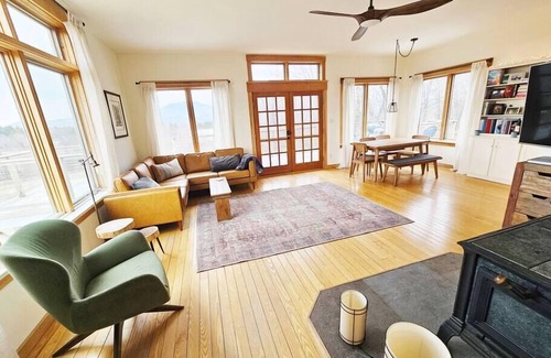 Johnson House | Gorgeous Retreat with Mtn Views near Stowe/Smuggs