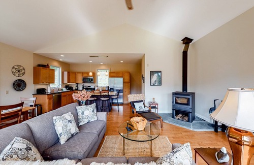 West Pawlet House | Gorgeous river access home with kayaks, balcony, full kitchen, & washer/dryer