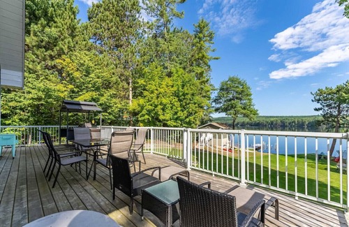 Killaloe Cottage | Gorgeous Round Lake 4 Season Waterfront Lake House