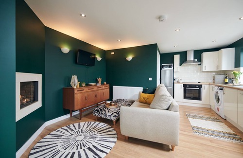 Llanybri Cottage | Gorgeous rural retreat perfect for couples
