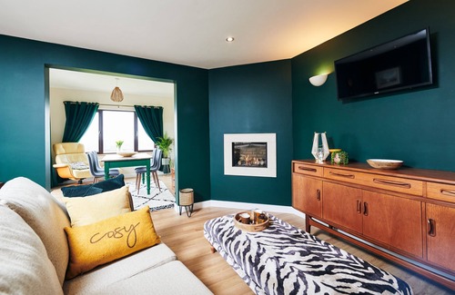 Llanybri Cottage | Gorgeous rural retreat perfect for couples