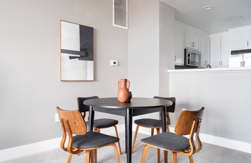 San Jose Apartment | Gorgeous Santana Row 2BR w/Gym & Pool, nr highways, by Blueground