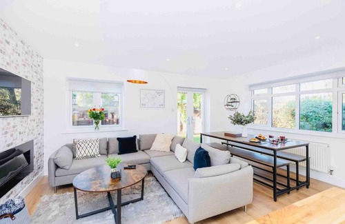 New Forest District Ski Chalet | Gorgeous SeaHaze sleeps 8 new forest +bikes/chef