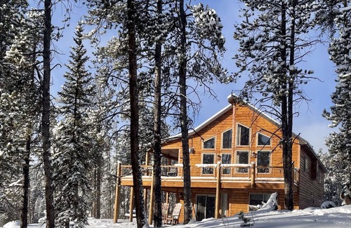Valley of the Sun Cabin | Gorgeous Secluded Cabin; Hot Tub; Mtn Views Pike’s Peak on 5 acres; hiking trail