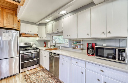 North Troy House | Gorgeous, secluded home with private deck & WiFi