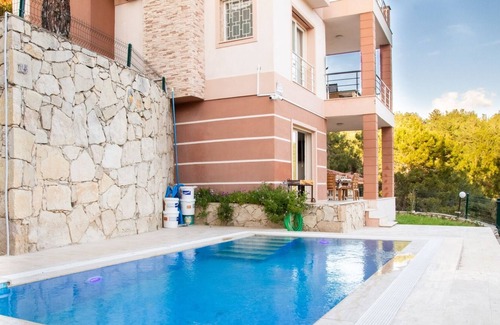 Sogucak Apartment | Gorgeous Separate Villa with Pool in Kusadasi