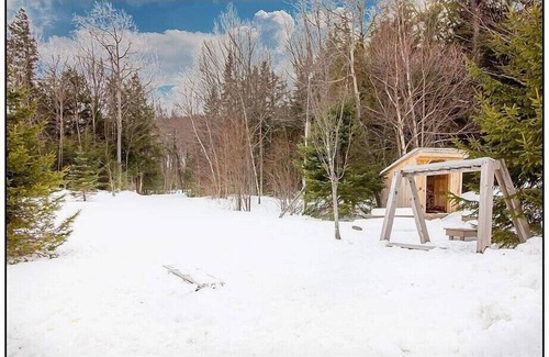 West Dover House | Gorgeous Slope side Ski-on/Ski-off townhome in the highly desirable TrailsEdge.