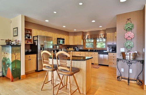 Ludlow House | Gorgeous Solitude Home with Direct Ski Access and Hot Tub