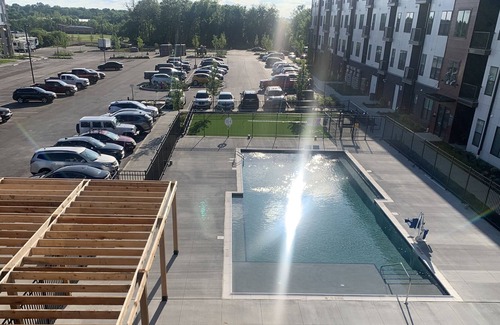 St. Peters Condo | Gorgeous & Spacious 1b/1b Condo +24-hr Gym Access +Great Location +Nearby Food