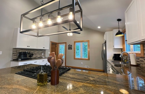 Greentown House | Gorgeous & Spacious Lake Front Home