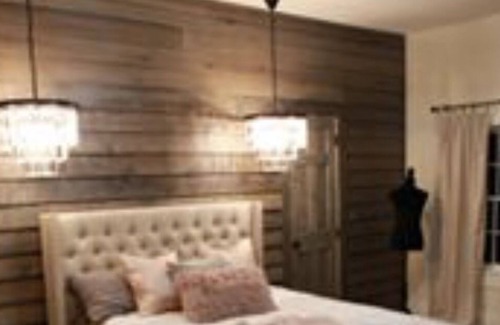 Summit House | Gorgeous Stately Home with Cascading Oaks