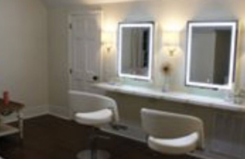 Summit House | Gorgeous Stately Home with Cascading Oaks
