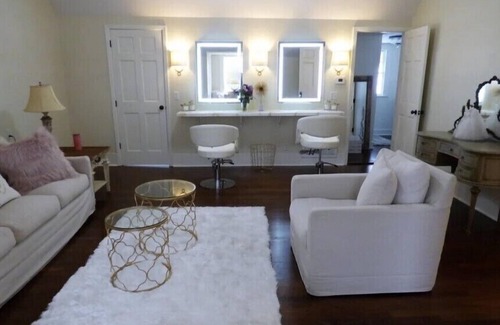 Summit House | Gorgeous Stately Home with Cascading Oaks