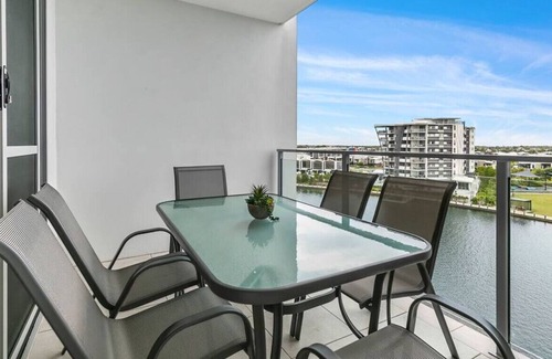 Birtinya Apartment | Gorgeous studio apartment (opp Hospital)