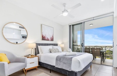 Birtinya Apartment | Gorgeous studio apartment (opp Hospital)