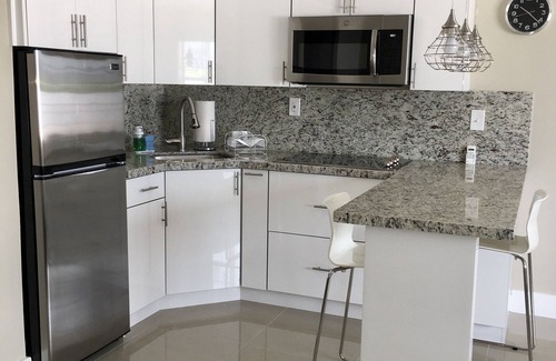 Lauderdale-by-the-Sea Apartment | Gorgeous studio steps from the sand