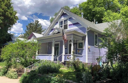 Glenwood Springs House | Gorgeous Suite at the Downtown Floradora House