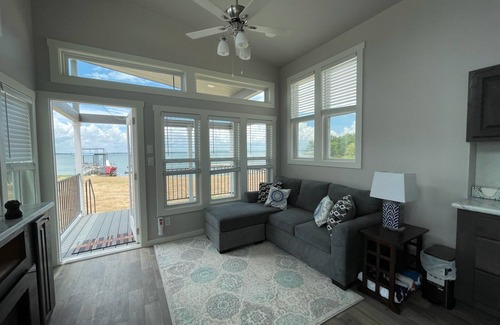 Kerens House | Gorgeous Tiny Home in Peninsula Point Richland Chambers Lake -- Lake Life