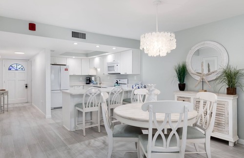 Sanibel Condo | Gorgeous Top Floor Beach Condo at Breakers West
