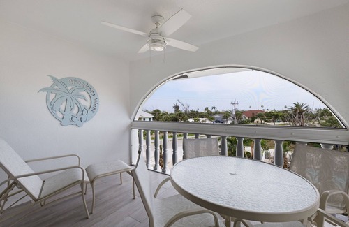 Sanibel Condo | Gorgeous Top Floor Beach Condo at Breakers West