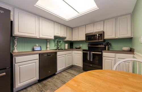Port Canaveral House | Gorgeous Townhome Only One Block From The Beach And 45min To Orlando Attractions