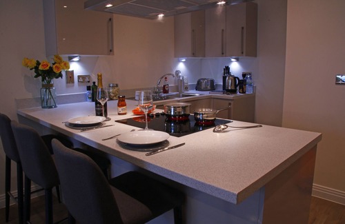 Welwyn Garden City Apartment | Gorgeous Two Bedrooms situated in an Art Deco building - Welwyn Garden City