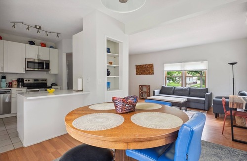 Keewaydin House | Gorgeous, two bedroom apartmentn