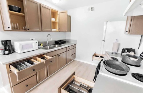 Las Vegas House | Gorgeous Two Bedroom! Sleeps 6! Close to Strip!