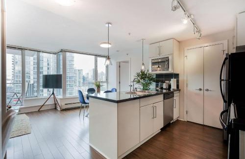 Crosstown Apartment | Gorgeous Unit with City Views