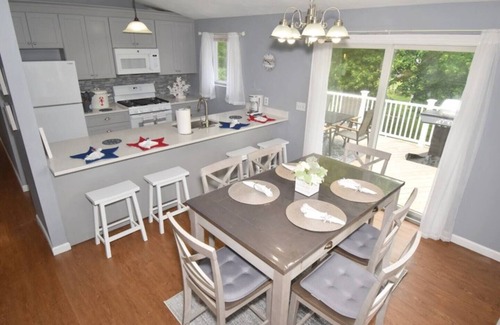 Bonnet Shores House | Gorgeous, updated home in Bonnet Shores