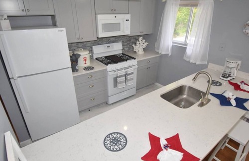 Bonnet Shores House | Gorgeous, updated home in Bonnet Shores