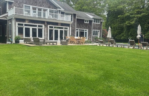 Wainscott House | Gorgeous East Hampton home close to the beach!
