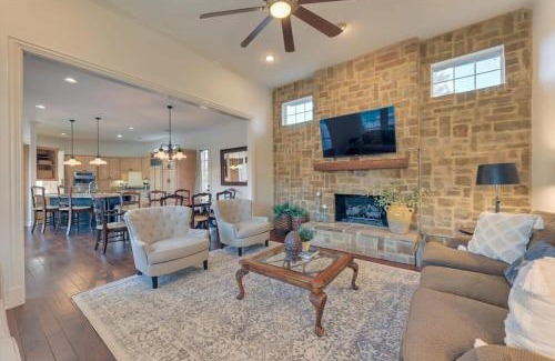Mesquite House | Gorgeous Vacation Home w Private Pool