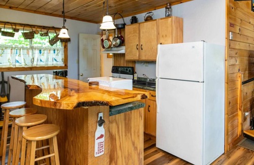 Slade Apartment | Gorgeous View Cabin - in Red River Gorge, KY