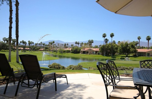 Palm Desert Condo | Gorgeous View! Golf Course Island green w/ Mountains & Water