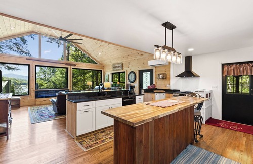 Blairsville Cabin | Gorgeous View of Lake Nottely!