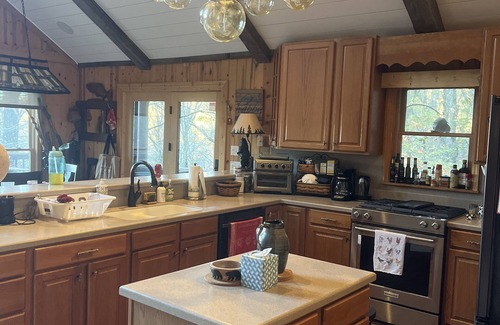 Dillard House | GORGEOUS VIEW, private! Bring your friends; pool, pickleball/tennis; FIREPIT