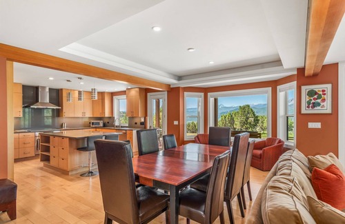 Carbondale House | Gorgeous Views! 4 bedroom, Sleeps 10, contemporary home on 6.8 acres