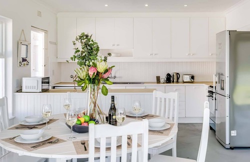 Hout Bay House | Gorgeous Views and Tranquility at Villa Santorini