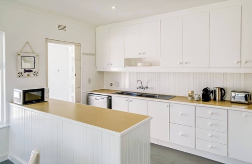 Hout Bay House | Gorgeous Views and Tranquility at Villa Santorini