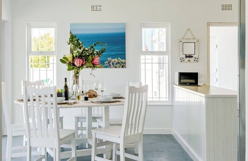Hout Bay House | Gorgeous Views and Tranquility at Villa Santorini