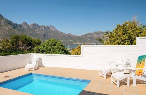 Hout Bay House | Gorgeous Views and Tranquility at Villa Santorini