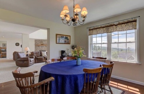 Intervale House | Gorgeous views await you at the 6 Bed Room 3200 sq ft Hites Peak!
