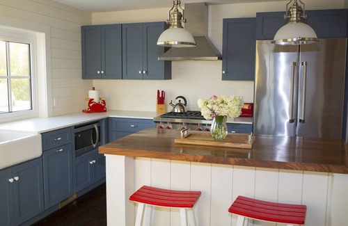 Newport East House | Gorgeous Views, Just Minutes From First Beach!
