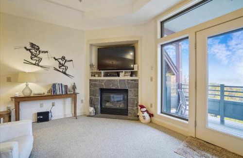 Central Vermont- Killington House | Gorgeous views, tastefully decorated Ski on ski off 3 bedroom condo, with sports center access Lodges 303