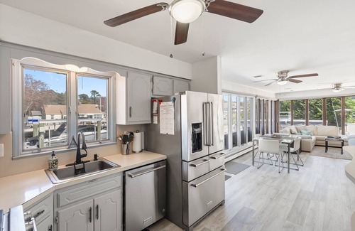 Lanoka Harbor House | Gorgeous Waterfront 3-bedroom house in charming Berkeley Township
