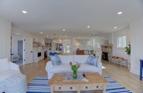 Huron House | Gorgeous Waterfront Retreat - 4bdrms/3.5bths