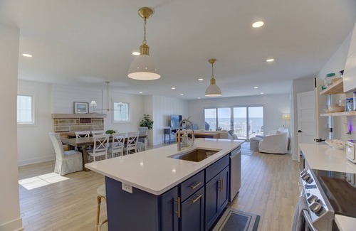 Huron House | Gorgeous Waterfront Retreat - 4bdrms/3.5bths