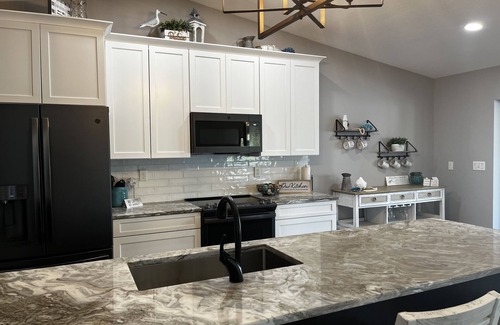 Edgewater House | Gorgeous waterfront home!